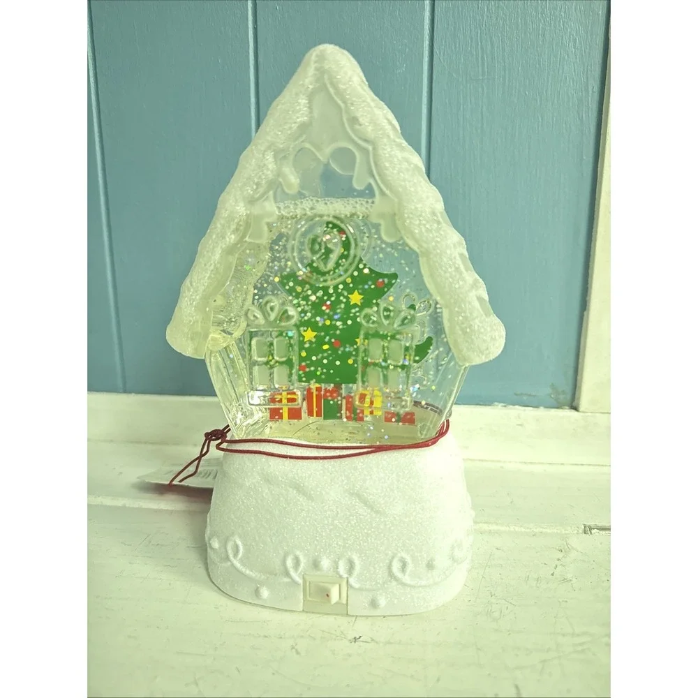 2010 Hallmark Snow Globe Magic Lighted Color Changing Gingerbread House w/‎ Tree